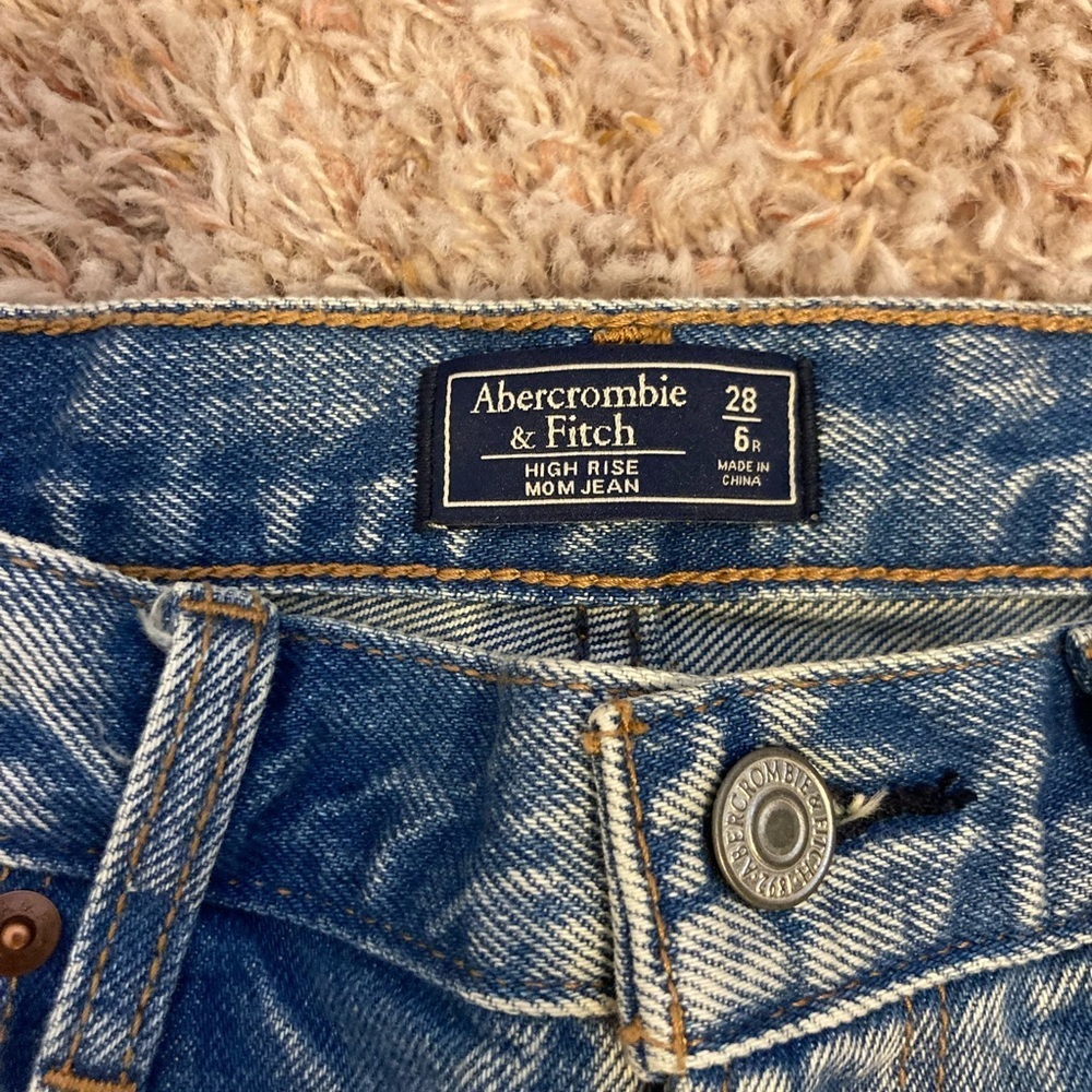Abercrombie & Fitch High-Rise Distressed Blue Jeans - Picture 3 of 13